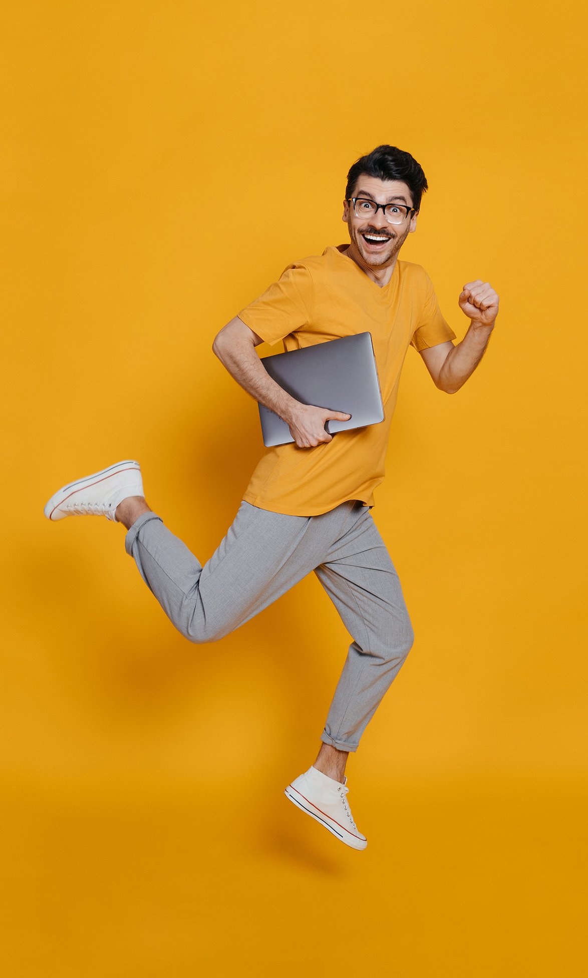 Glücklicher Mitarbeiter dank ky2help Glücklicher Mitarbeiter dank ky2help